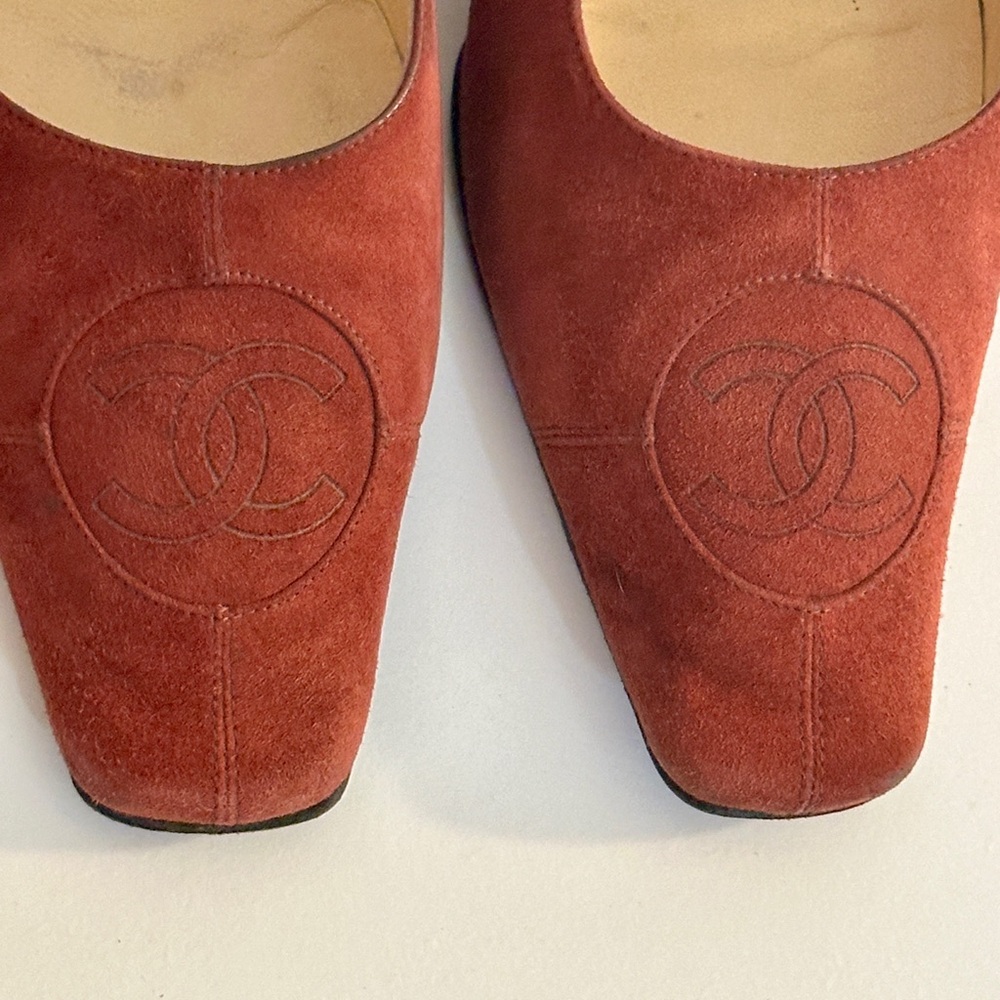 Chanel Elegant Red Women's Sandals - Picture 3 of 13